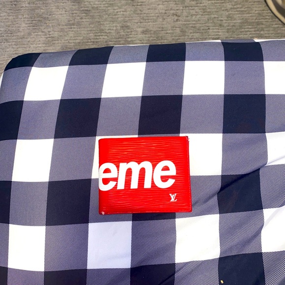 Supreme X Louis Vuitton Wallet brand new basicaly - Picture 3 of 5
